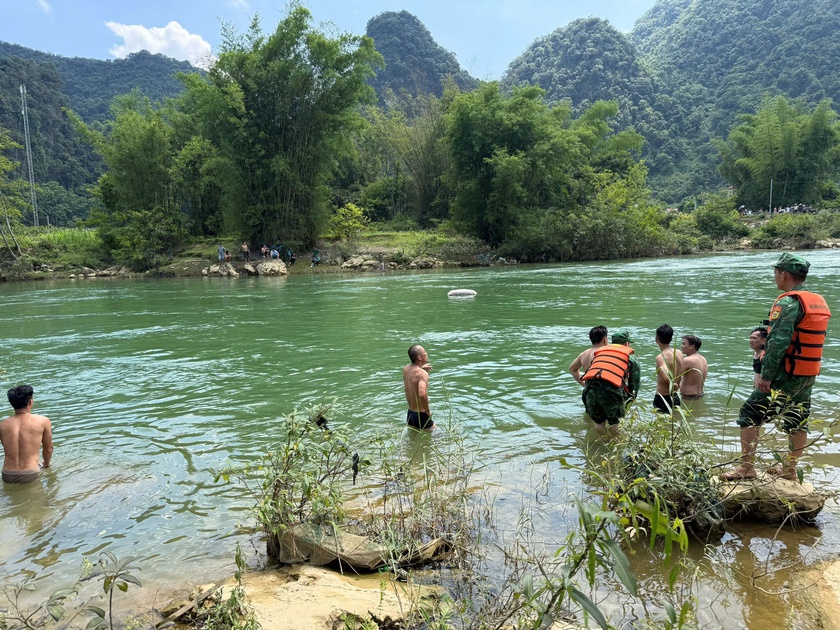 Cao Bằng: Đồn Bi&ecirc;n ph&ograve;ng Ngọc C&ocirc;n kịp thời cứu hộ c&ocirc;ng d&acirc;n gặp nạn tr&ecirc;n s&ocirc;ng Qu&acirc;y Sơn - Ảnh 1.