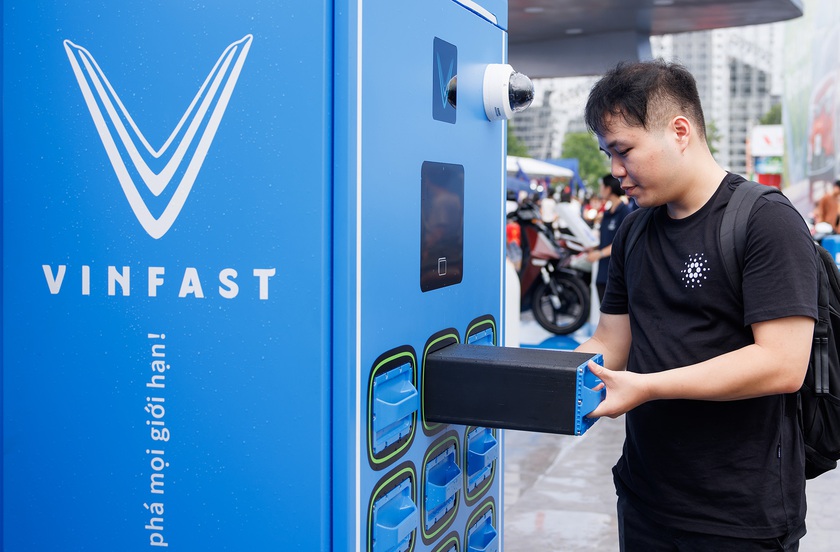 VinFast Feliz II ghi điểm với cả tài xế lẫn hành khách: Chạy êm, đổi pin nhanh, chi phí nhẹ - Ảnh 2.