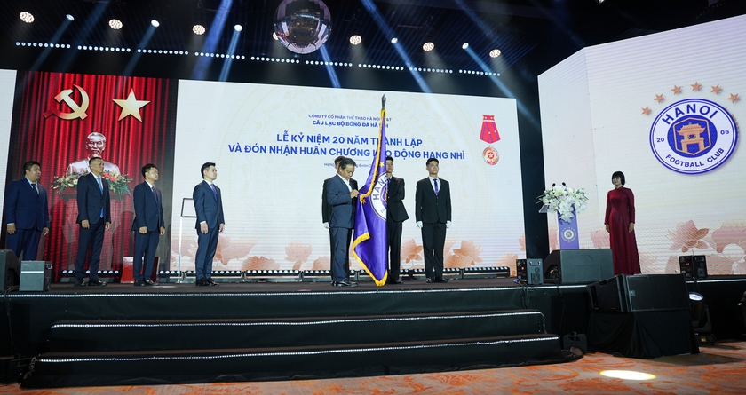 Câu lạc bộ bóng đá Hà Nội vinh dự đón nhận Huân chương Lao động hạng Nhì- Ảnh 3. Câu lạc bộ bóng đá Hà Nội vinh dự đón nhận Huân chương Lao động hạng Nhì- Ảnh 3.
