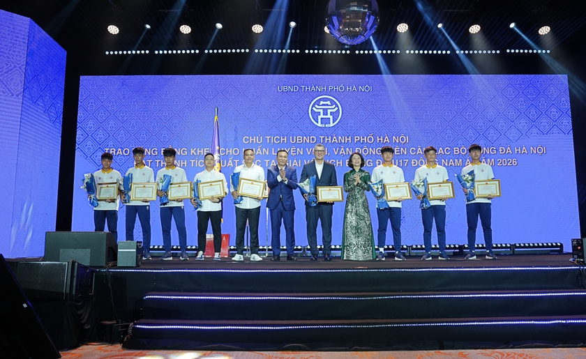 Câu lạc bộ bóng đá Hà Nội vinh dự đón nhận Huân chương Lao động hạng Nhì- Ảnh 4. Câu lạc bộ bóng đá Hà Nội vinh dự đón nhận Huân chương Lao động hạng Nhì- Ảnh 4.