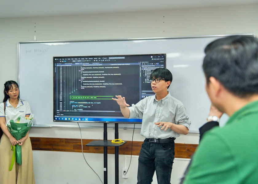 Trường Đại học H&ugrave;ng Vương Th&agrave;nh phố Hồ Ch&iacute; Minh ra mắt Hệ sinh th&aacute;i C&ocirc;ng nghệ v&agrave; Học thuật - Ảnh 4.