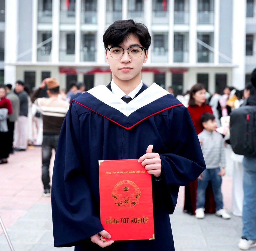 L&agrave;o Cai c&oacute; 1 học sinh đạt điểm thi tốt nghiệp THPT cao thứ 2 to&agrave;n quốc - Ảnh 3.