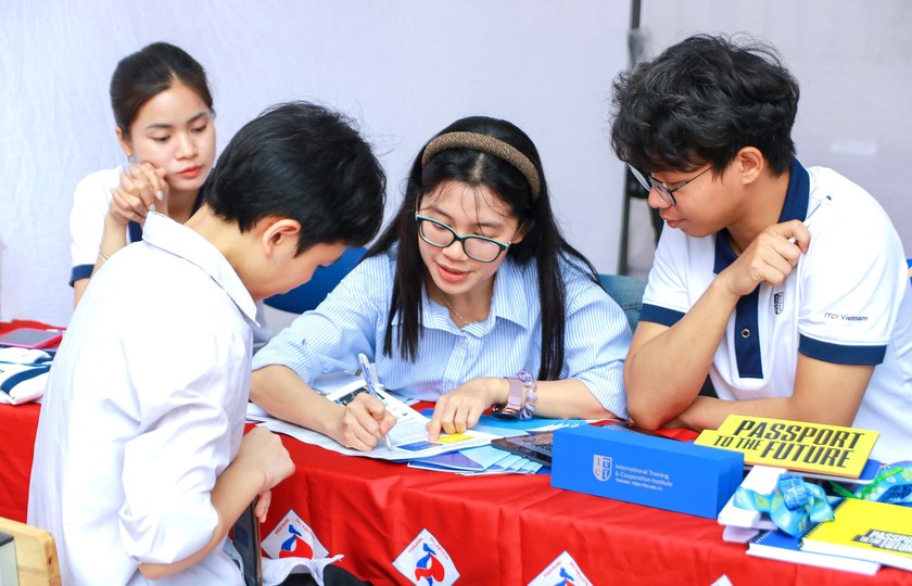 Sau phổ điểm, xếp nguyện vọng thế nào để trúng tuyển tối ưu? - Ảnh 1.