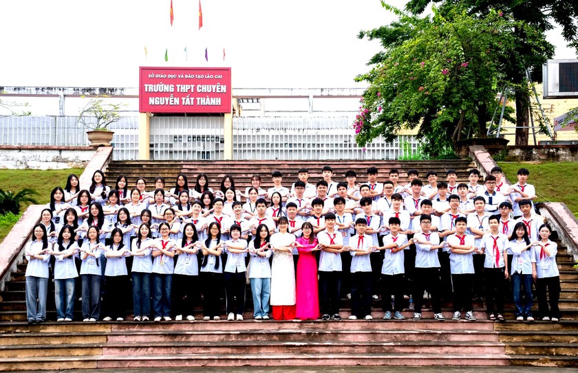 L&agrave;o Cai c&oacute; 1 học sinh đạt điểm thi tốt nghiệp THPT cao thứ 2 to&agrave;n quốc - Ảnh 5.