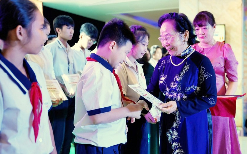 Hội Khuyến học Việt Nam trao học bổng “Học không bao giờ cùng” lần thứ 6 vinh danh 310 tấm gương tiêu biểu - Ảnh 6.