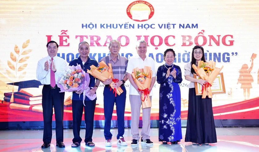 Hội Khuyến học Việt Nam trao học bổng “Học không bao giờ cùng” lần thứ 6 vinh danh 310 tấm gương tiêu biểu - Ảnh 11.