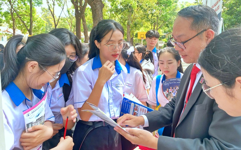 Trường Đại học Ng&acirc;n h&agrave;ng Th&agrave;nh phố Hồ Ch&iacute; Minh c&ocirc;ng bố điểm s&agrave;n, cao nhất ở nh&oacute;m ng&agrave;nh Luật - Ảnh 2.