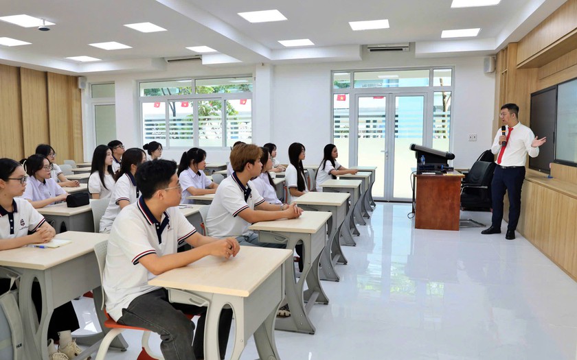 Trường Đại học Ng&acirc;n h&agrave;ng Th&agrave;nh phố Hồ Ch&iacute; Minh c&ocirc;ng bố điểm s&agrave;n, cao nhất ở nh&oacute;m ng&agrave;nh Luật - Ảnh 3.