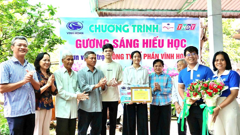 Quỹ Khuyến học Nguyễn Sinh Sắc tiếp sức 31 triệu đồng cho "Gương sáng hiếu học" Cao Thị Huỳnh Thư - Ảnh 1.