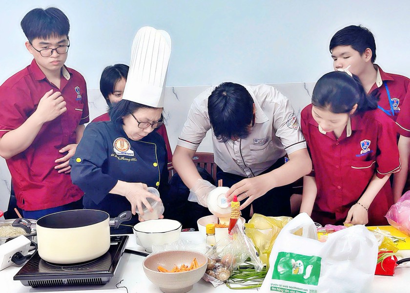 Người học và doanh nghiệp đánh giá rất cao trong đào tạo nghề tại Trường Trung cấp Nguyễn Tất Thành - Ảnh 1.