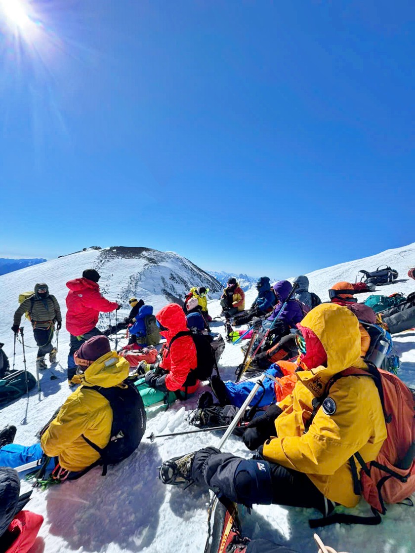 Chinh phục Elbrus: H&agrave;nh tr&igrave;nh "c&acirc;n n&atilde;o" tr&ecirc;n n&oacute;c nh&agrave; ch&acirc;u &Acirc;u - Ảnh 11.