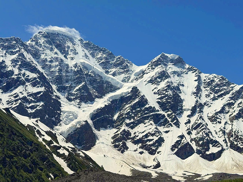 Chinh phục Elbrus: H&agrave;nh tr&igrave;nh "c&acirc;n n&atilde;o" tr&ecirc;n n&oacute;c nh&agrave; ch&acirc;u &Acirc;u - Ảnh 1.