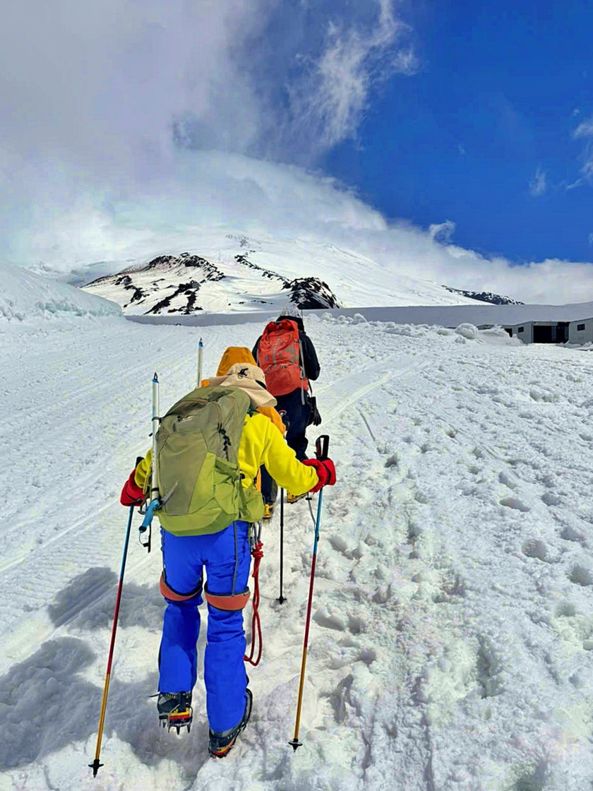 Chinh phục Elbrus: H&agrave;nh tr&igrave;nh "c&acirc;n n&atilde;o" tr&ecirc;n n&oacute;c nh&agrave; ch&acirc;u &Acirc;u - Ảnh 3.