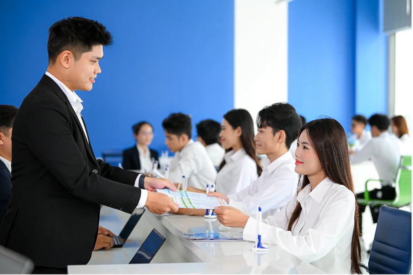 Chốt nguyện vọng 1-2-3 v&agrave;o Văn Hiến, th&iacute; sinh nhận được hỗ trợ đến 60% học ph&iacute; học kỳ đầu - Ảnh 2.