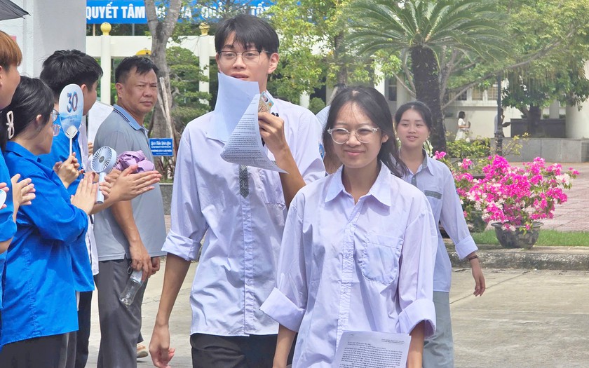Quảng Ninh th&iacute; điểm đưa đ&oacute;n học sinh bằng xe bu&yacute;t điện trong năm học 2026-2027 - Ảnh 1.