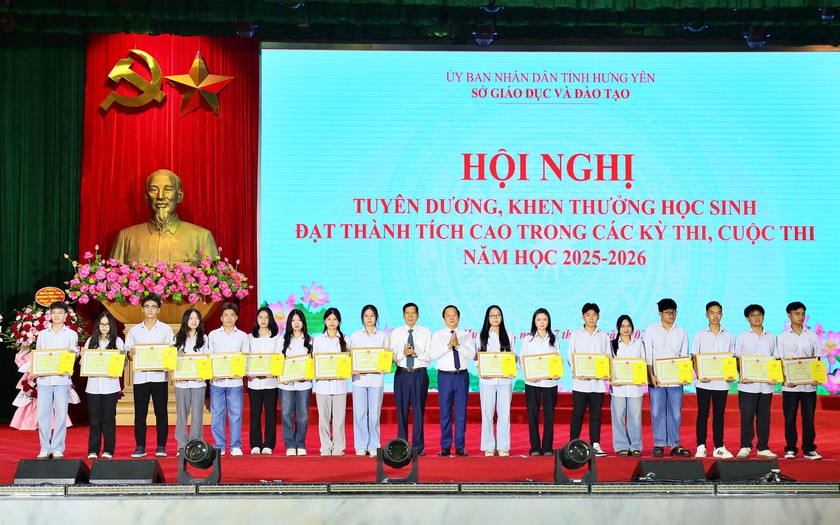 Hội Khuyến học Hưng Y&ecirc;n đồng h&agrave;nh tuy&ecirc;n dương, khen thưởng học sinh xuất sắc - Ảnh 5.