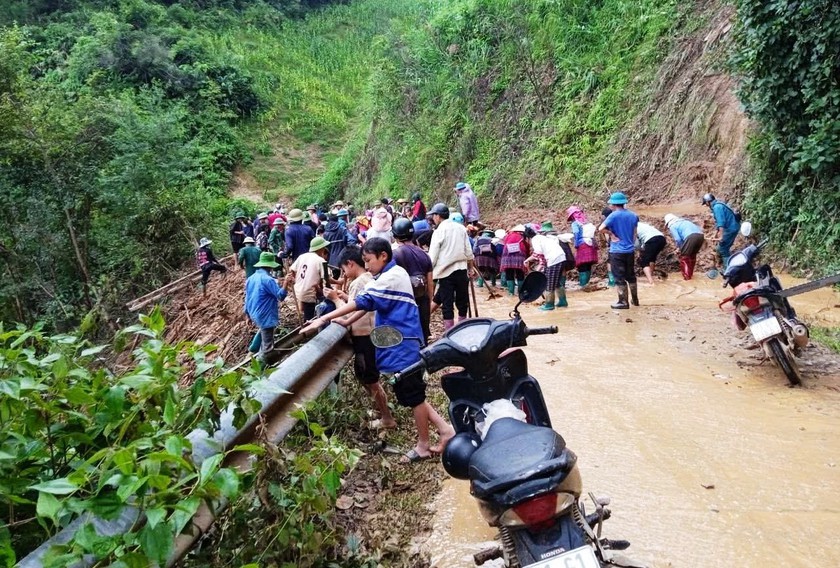 Lào Cai: Mưa lớn làm hỏng hàng trăm nhà ở, vùi lấp nhiều hoa màu, cây trồng vật nuôi của người dân - Ảnh 10.