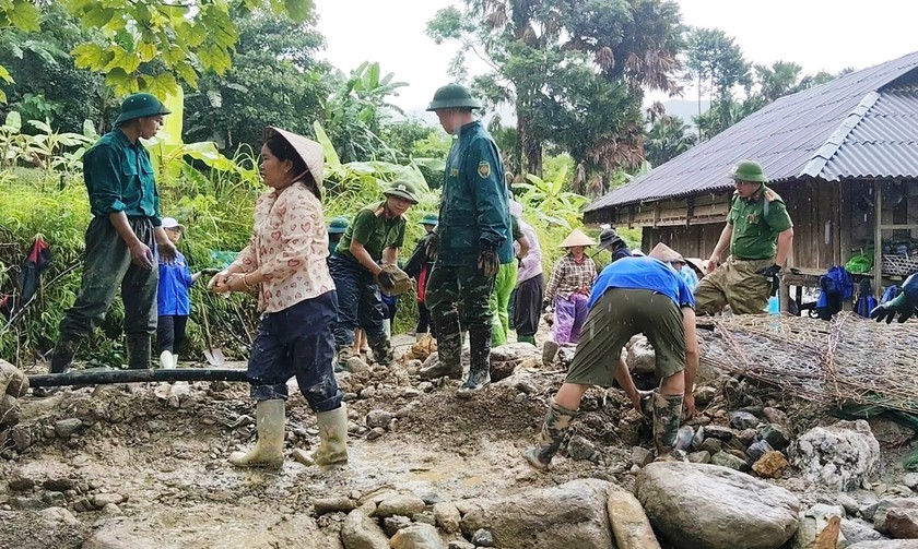 Lào Cai: Mưa lớn làm hỏng hàng trăm nhà ở, vùi lấp nhiều hoa màu, cây trồng vật nuôi của người dân - Ảnh 7.