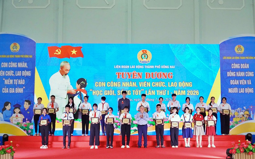 Tuyên dương 471 học sinh con công nhân viên chức, lao động "Học giỏi - Sống tốt" tại Đồng Nai - Ảnh 3.