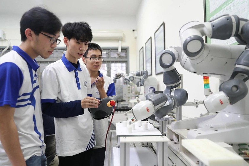 Trường Đại học C&ocirc;ng nghệ c&ocirc;ng bố điểm s&agrave;n năm 2026, cao nhất 24 điểm - Ảnh 1.