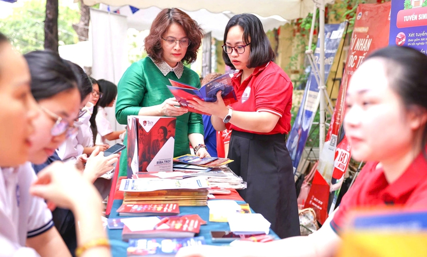 Đăng k&yacute; nguyện vọng 2026: Kh&ocirc;ng chủ quan với bảng quy đổi điểm mới của Bộ Gi&aacute;o dục v&agrave; Đ&agrave;o tạo - Ảnh 1.