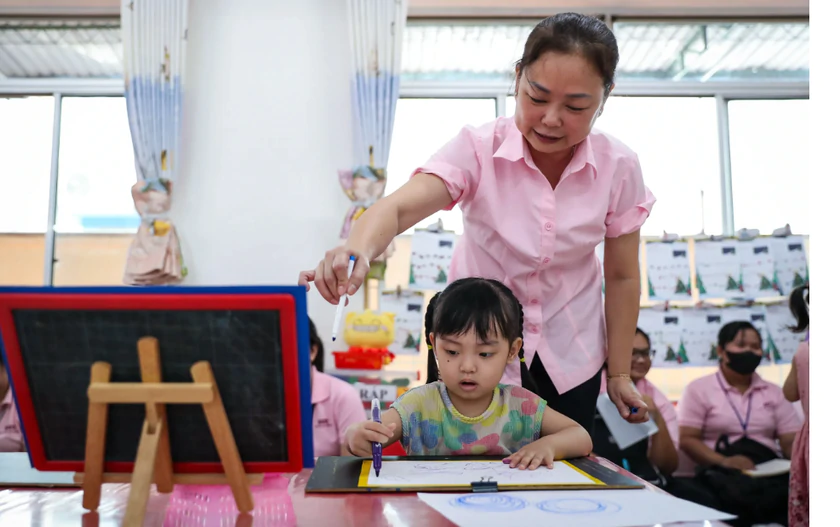 Gi&aacute;o vi&ecirc;n nghỉ hưu k&yacute; hợp đồng to&agrave;n thời gian được hưởng lương, phụ cấp thế n&agrave;o?- Ảnh 1.