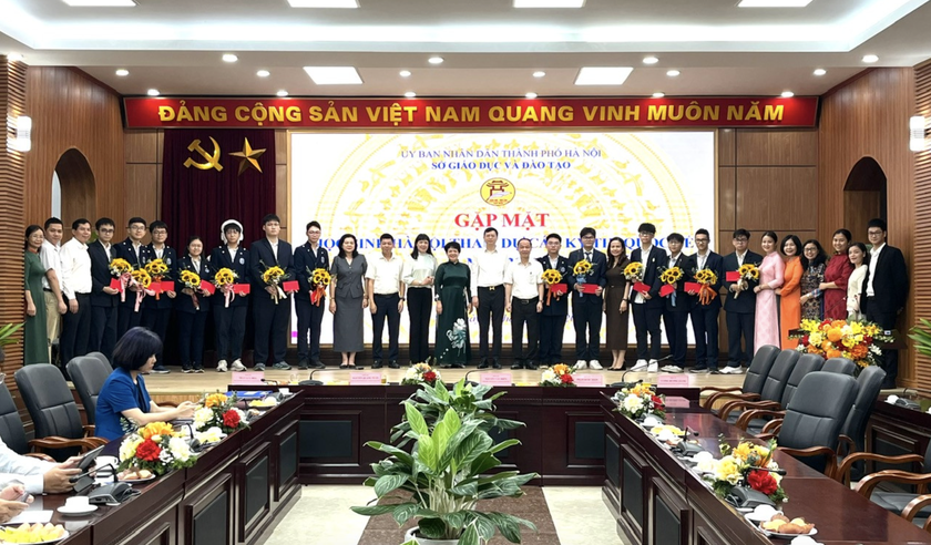 Học sinh Hà Nội giành 7 huy chương tại các kỳ Olympic quốc tế năm 2026 - Ảnh 1.