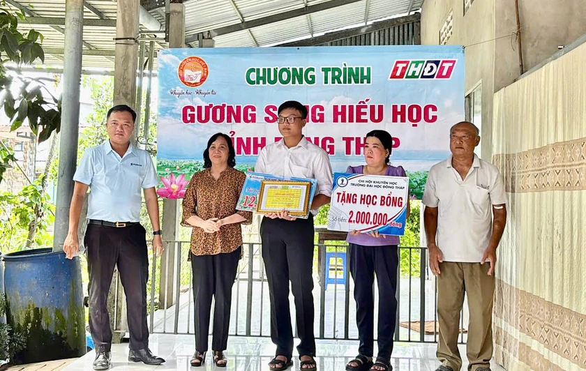 Quỹ Khuyến học Nguyễn Sinh Sắc tiếp sức cho sinh viên nghèo vượt khó tại Đồng Tháp - Ảnh 1.