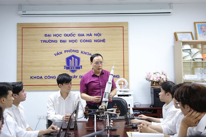 18 ngành của Trường Đại học Công nghệ được nhận học bổng Chính phủ - Ảnh 1.