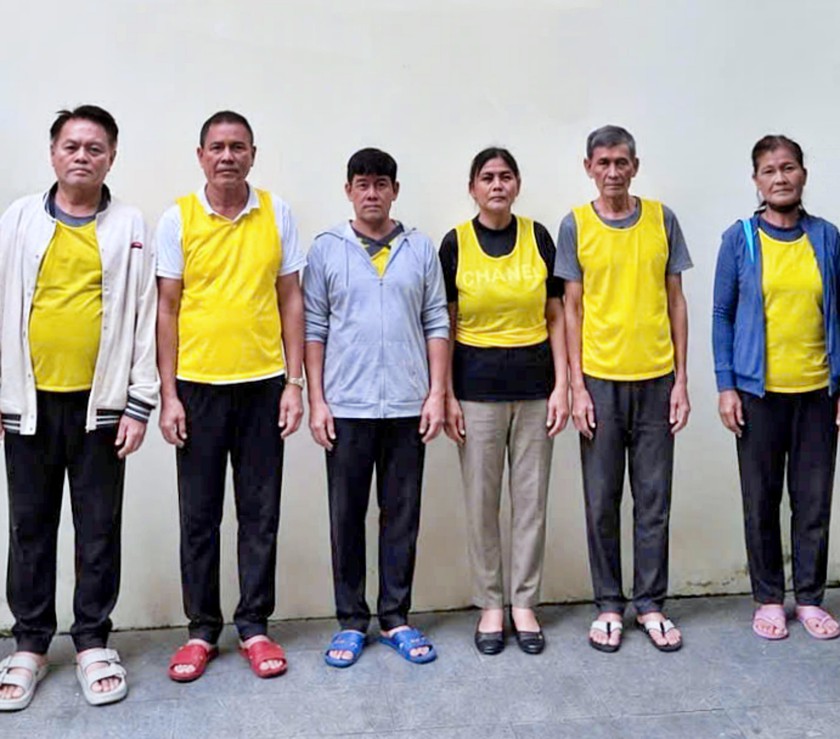 C&ocirc;ng an Th&agrave;nh phố Hồ Ch&iacute; Minh bắt nh&oacute;m người Philippines chuy&ecirc;n d&agrave;n cảnh, dụ dỗ du kh&aacute;ch đ&aacute;nh b&agrave;i để chiếm đoạt tiền - Ảnh 1.