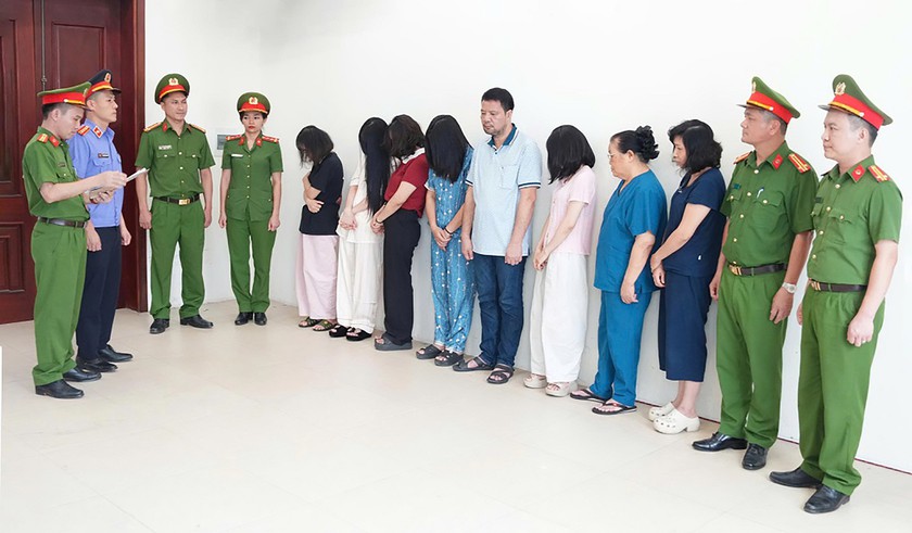 Triệt xo&aacute; đường d&acirc;y 'vẽ bệnh' n&uacute;p b&oacute;ng ph&ograve;ng kh&aacute;m, lừa dối kh&aacute;ch h&agrave;ng chục tỷ đồng - Ảnh 2.