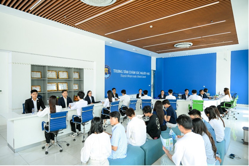 Đại học Văn Hiến triển khai nhiều ch&iacute;nh s&aacute;ch học bổng, hỗ trợ học ph&iacute; cho th&iacute; sinh 2K8 - Ảnh 1.