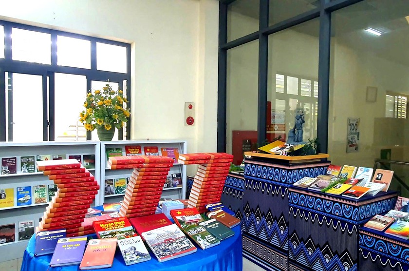 L&agrave;o Cai trưng b&agrave;y s&aacute;ch kỷ niệm 79 năm Ng&agrave;y Thương binh - Liệt sĩ  - Ảnh 2.