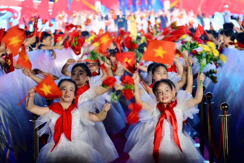 "M&atilde;i m&atilde;i tuổi 20" lan tỏa l&ograve;ng y&ecirc;u nước, niềm tự h&agrave;o d&acirc;n tộc - Ảnh 5.