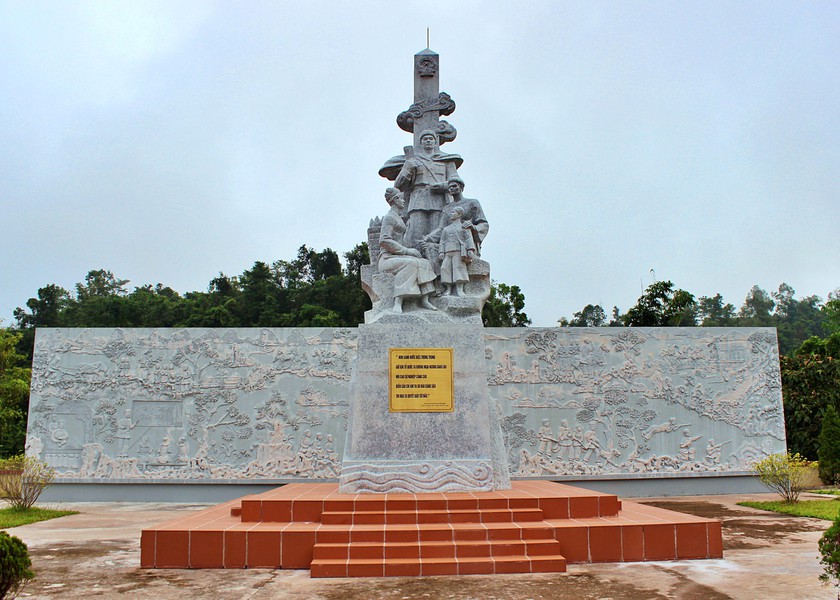 Kh&aacute;nh th&agrave;nh c&ocirc;ng tr&igrave;nh n&acirc;ng cấp Khu tưởng niệm Anh h&ugrave;ng liệt sĩ Trần Văn Thọ tại Điện Bi&ecirc;n - Ảnh 3.