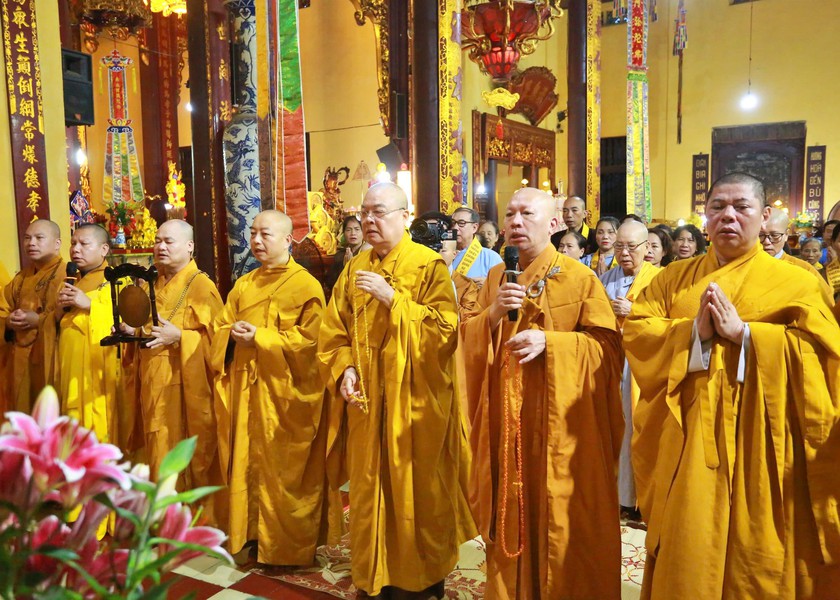 Phật gi&aacute;o Việt Nam thực hiện nghi thức tưởng niệm tri &acirc;n Anh h&ugrave;ng liệt sĩ tr&ecirc;n cả nước - Ảnh 1.
