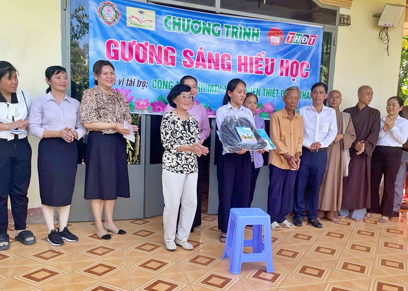 Quỹ Khuyến học Nguyễn Sinh Sắc tiếp sức cho 3 sinh vi&ecirc;n "Gương s&aacute;ng hiếu học" tại Đồng Th&aacute;p - Ảnh 4.