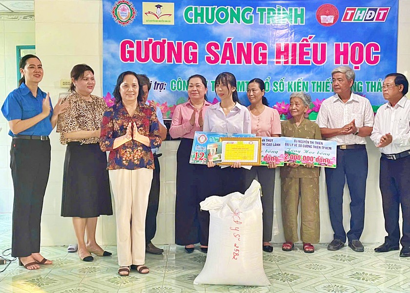 Quỹ Khuyến học Nguyễn Sinh Sắc tiếp sức cho 3 sinh vi&ecirc;n "Gương s&aacute;ng hiếu học" tại Đồng Th&aacute;p - Ảnh 1.