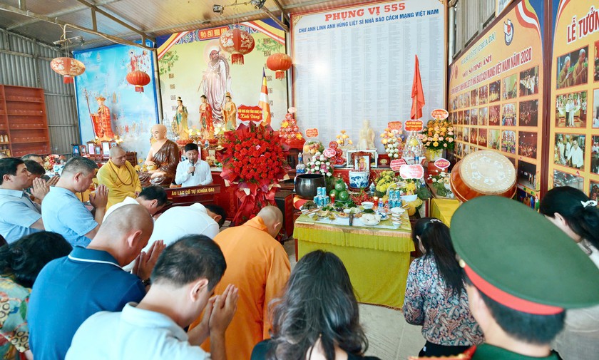 Hội nh&agrave; b&aacute;o Nghệ An tưởng niệm 555 anh linh liệt sĩ l&agrave; nh&agrave; b&aacute;o - Ảnh 1.