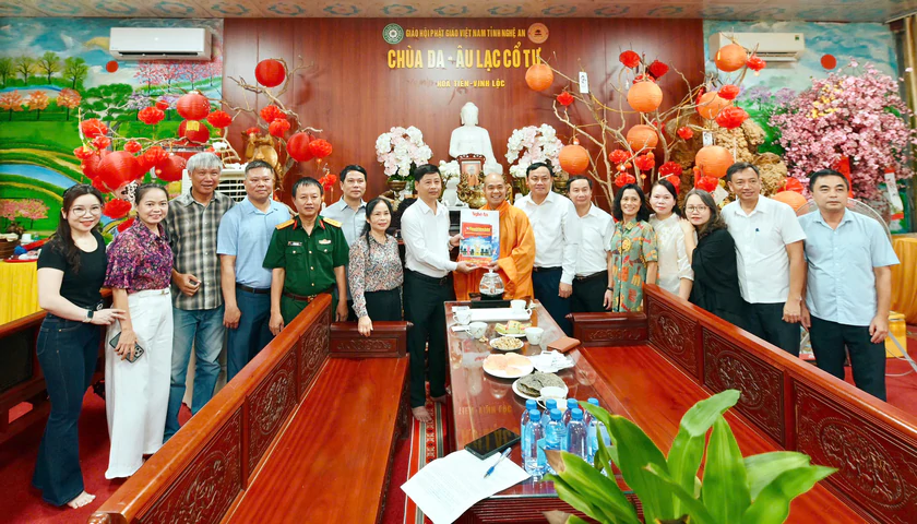 Hội nh&agrave; b&aacute;o Nghệ An tưởng niệm 555 anh linh liệt sĩ l&agrave; nh&agrave; b&aacute;o - Ảnh 6.
