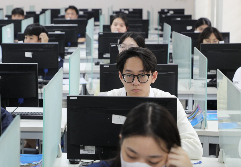 Xu hướng thi tr&ecirc;n m&aacute;y t&iacute;nh tại c&aacute;c nền gi&aacute;o dục ti&ecirc;n tiến - Ảnh 1.
