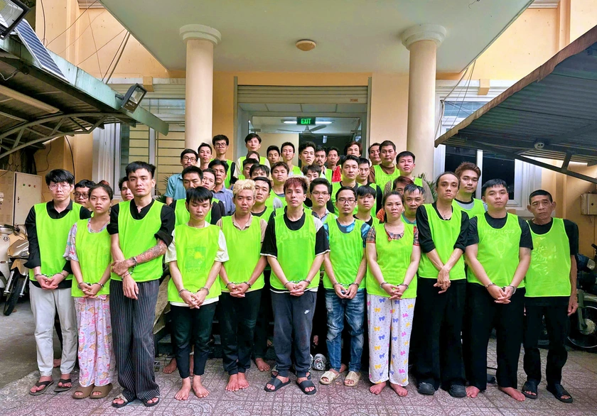 C&ocirc;ng an Th&agrave;nh phố Hồ Ch&iacute; Minh bắt ca sĩ Tăng Nhật Tuệ v&agrave; nhiều đối tượng trong đường d&acirc;y ma tu&yacute; - Ảnh 1.