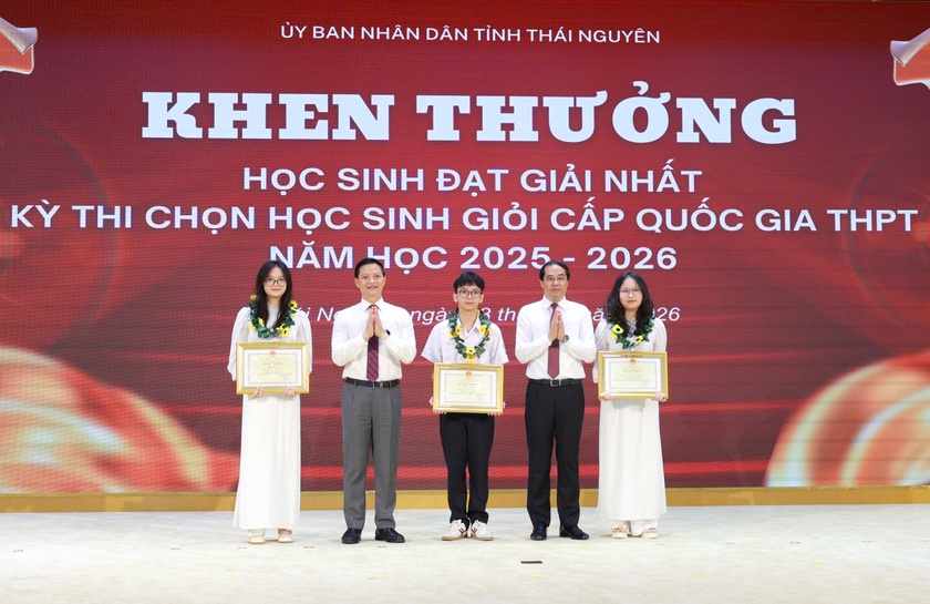 Th&aacute;i Nguy&ecirc;n tuy&ecirc;n dương học sinh, gi&aacute;o vi&ecirc;n đạt th&agrave;nh t&iacute;ch xuất sắc tại c&aacute;c kỳ thi cấp quốc gia - Ảnh 2.