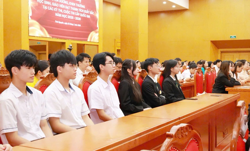 Th&aacute;i Nguy&ecirc;n tuy&ecirc;n dương học sinh, gi&aacute;o vi&ecirc;n đạt th&agrave;nh t&iacute;ch xuất sắc tại c&aacute;c kỳ thi cấp quốc gia - Ảnh 5.