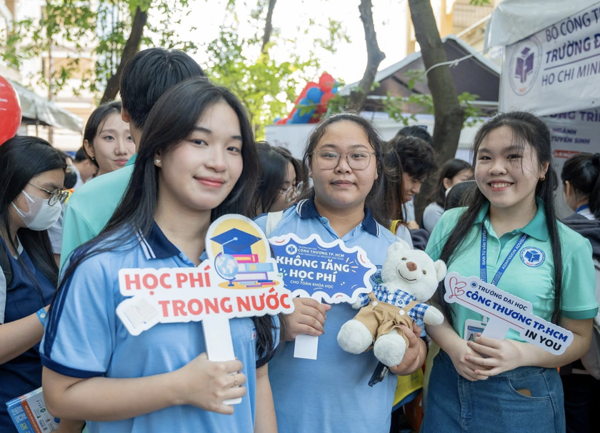 Trường Đại học Công thương Thành phố Hồ Chí Minh ghi nhận gần 146.000 lượt đăng ký nguyện vọng, các ngành STEM chiếm ưu thế - Ảnh 1.