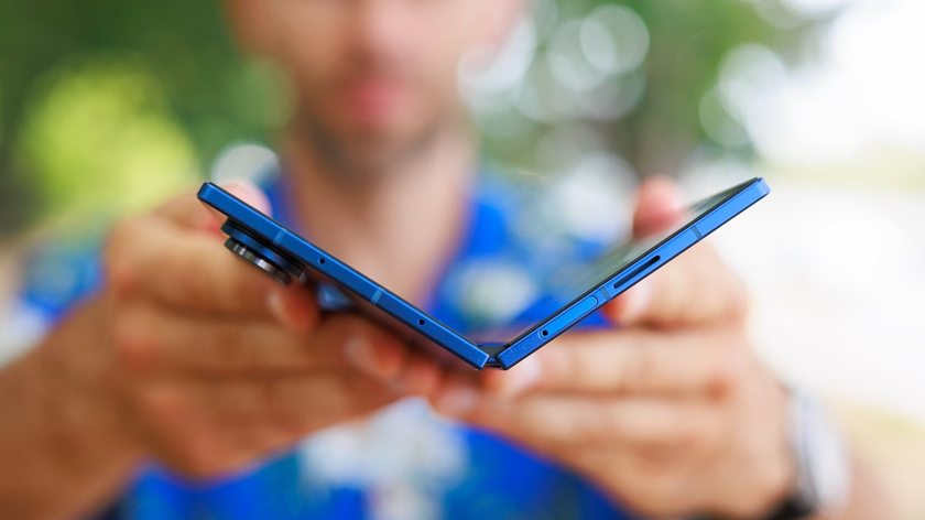 Galaxy Z Fold 8 Ultra "hồi sinh" S Pen, sẵn sàng đối đầu iPhone gập đầu tiên của Apple? - Ảnh 1.