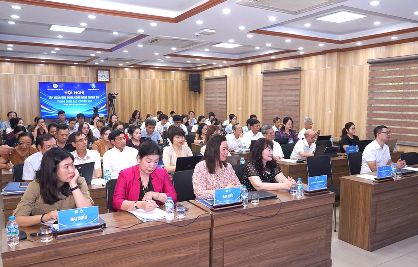Hội Khuyến học Th&agrave;nh phố H&agrave; Nội đẩy mạnh ứng dụng c&ocirc;ng nghệ th&ocirc;ng tin v&agrave; AI trong c&ocirc;ng t&aacute;c khuyến học - Ảnh 2.