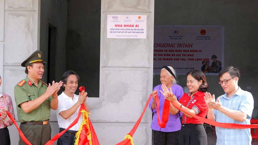 Kh&aacute;m bệnh, trao hơn 400 suất qu&agrave; tri &acirc;n th&aacute;ng 7 tại x&atilde; bi&ecirc;n giới Ho&agrave;ng Văn Thụ (Lạng Sơn) - Ảnh 5.