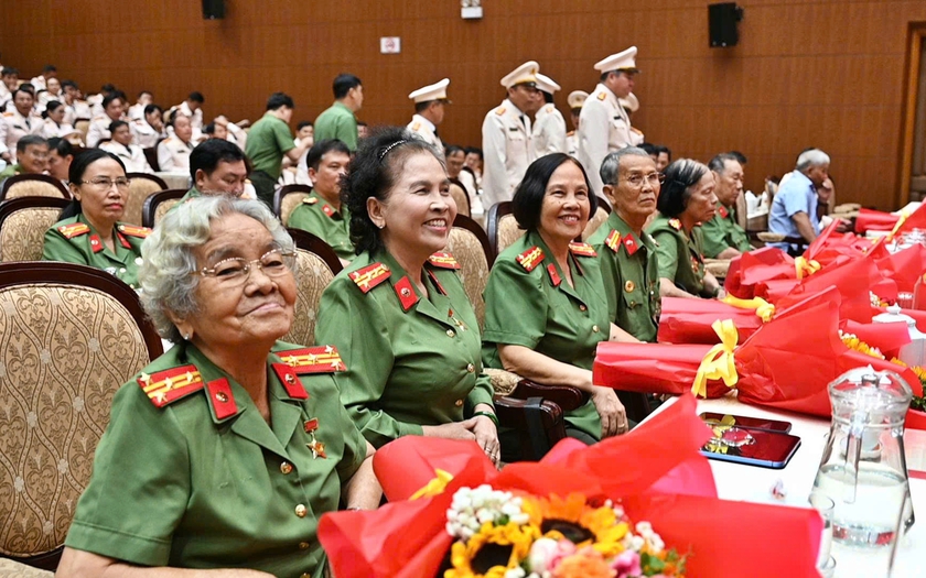 Công an Thành phố Chí Minh kỷ niệm 80 năm ngày Truyền thống lực lượng An ninh nhân dân - Ảnh 2.