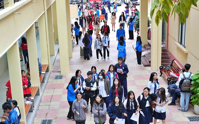 Sinh vi&ecirc;n đối mặt với b&agrave;i to&aacute;n tự chủ t&agrave;i ch&iacute;nh trong thời đại b&ugrave;ng nổ AI - Ảnh 1.
